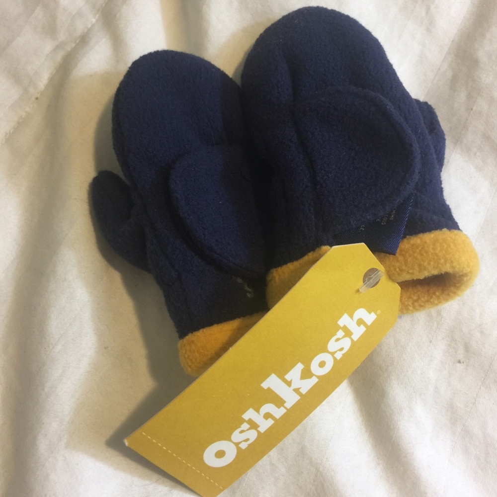 Osh gosh fleece mittens NWT 3-9 months
